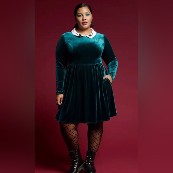 Disney Velvet Holiday Dress w/Pockets & Mickey Minnie Mouse Silhouette Collar 2X - Picture 5 of 16